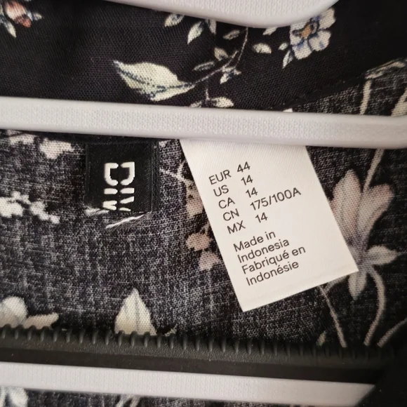 H&M Divided Black Floral Button-Down Shirt Size 14 - Picture 2 of 6